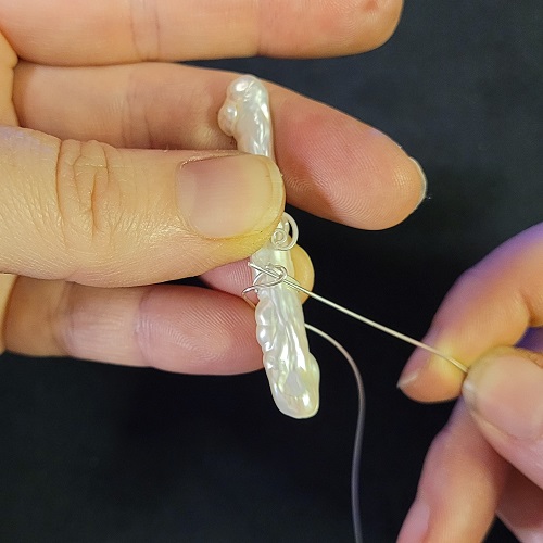 Jennifer Brooks's Glass and Ice Simple Woven Stick Pearl Necklace - , Contemporary Wire Jewelry, Wire Wrapping, Wrapping, Wire Wrapping Jewelry, Create another half bend through